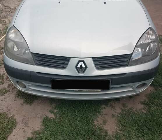 Серый Рено Clio Symbol, объемом двигателя 1.39 л и пробегом 199 тыс. км за 3200 $, фото 1 на Automoto.ua
