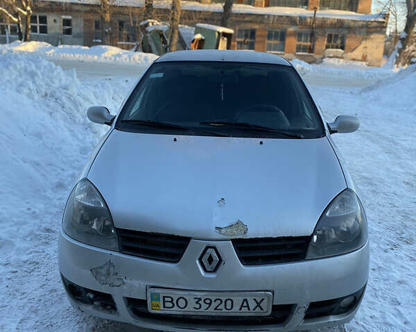 Серый Рено Clio Symbol, объемом двигателя 1.39 л и пробегом 423 тыс. км за 2500 $, фото 1 на Automoto.ua