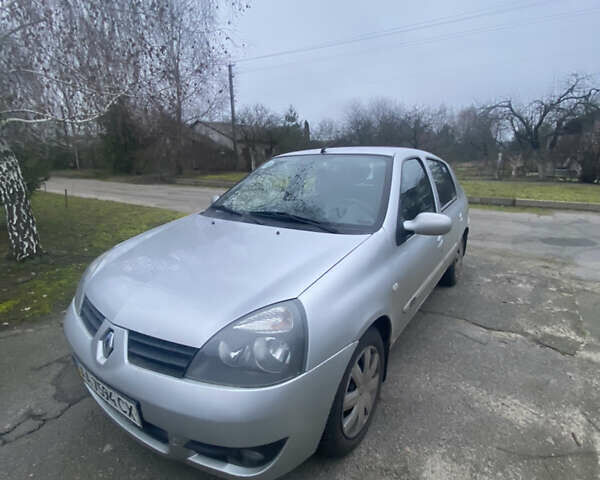 Серый Рено Clio Symbol, объемом двигателя 1.4 л и пробегом 197 тыс. км за 3500 $, фото 1 на Automoto.ua