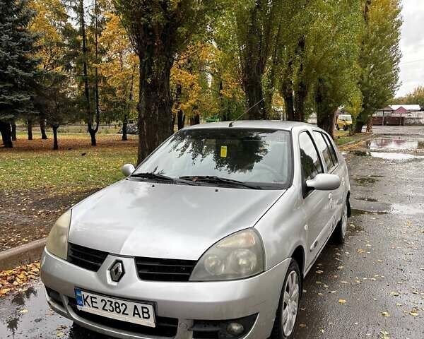 Серый Рено Clio Symbol, объемом двигателя 1.39 л и пробегом 207 тыс. км за 3450 $, фото 1 на Automoto.ua