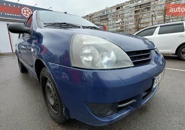 Синий Рено Clio Symbol, объемом двигателя 1.39 л и пробегом 399 тыс. км за 2000 $, фото 1 на Automoto.ua