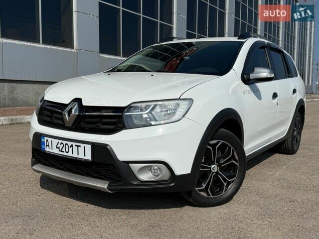 Белый Рено Logan MCV Stepway, объемом двигателя 0.9 л и пробегом 67 тыс. км за 10900 $, фото 1 на Automoto.ua