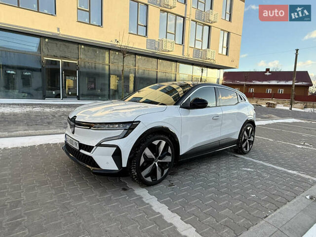 Белый Рено Megane E-Tech, объемом двигателя 0 л и пробегом 64 тыс. км за 24500 $, фото 1 на Automoto.ua