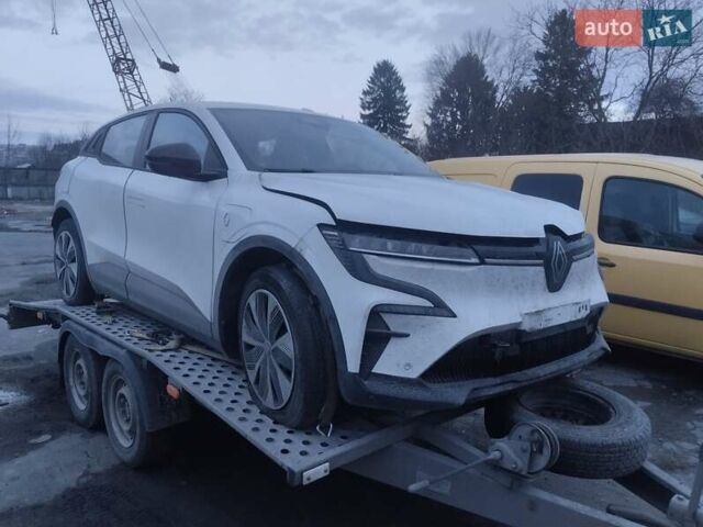 Белый Рено Megane E-Tech, объемом двигателя 0 л и пробегом 30 тыс. км за 13300 $, фото 1 на Automoto.ua