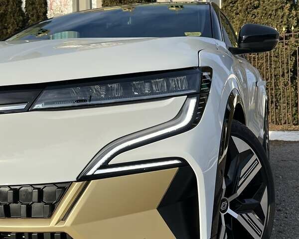 Белый Рено Megane E-Tech, объемом двигателя 0 л и пробегом 2 тыс. км за 24450 $, фото 1 на Automoto.ua