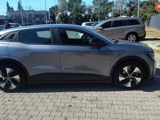 Серый Рено Megane E-Tech, объемом двигателя 0 л и пробегом 54 тыс. км за 20500 $, фото 1 на Automoto.ua