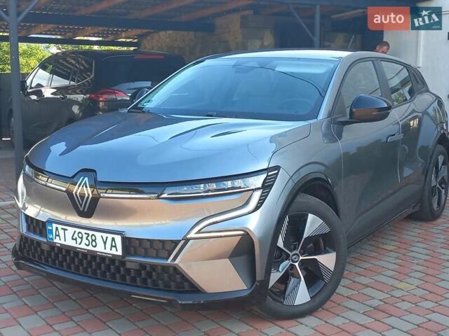 Серый Рено Megane E-Tech, объемом двигателя 0 л и пробегом 42 тыс. км за 18900 $, фото 1 на Automoto.ua