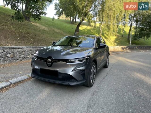 Серый Рено Megane E-Tech, объемом двигателя 0 л и пробегом 83 тыс. км за 19900 $, фото 1 на Automoto.ua