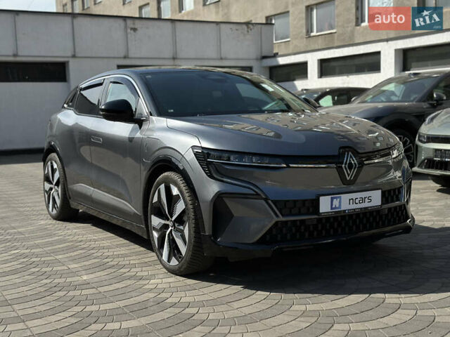 Серый Рено Megane E-Tech, объемом двигателя 0 л и пробегом 15 тыс. км за 26900 $, фото 1 на Automoto.ua