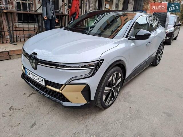 Серый Рено Megane E-Tech, объемом двигателя 0 л и пробегом 14 тыс. км за 35000 $, фото 1 на Automoto.ua