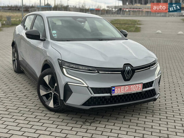Серый Рено Megane E-Tech, объемом двигателя 0 л и пробегом 68 тыс. км за 19900 $, фото 1 на Automoto.ua