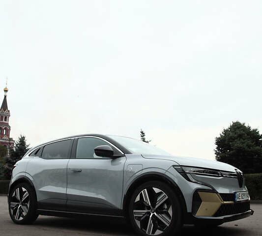 Серый Рено Megane E-Tech, объемом двигателя 0 л и пробегом 60 тыс. км за 22000 $, фото 1 на Automoto.ua