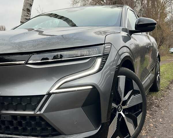 Серый Рено Megane E-Tech, объемом двигателя 0 л и пробегом 33 тыс. км за 23450 $, фото 1 на Automoto.ua