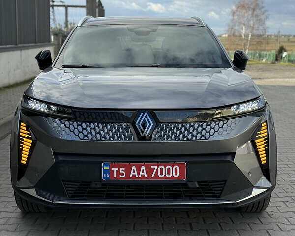 Серый Рено Megane E-Tech, объемом двигателя 0 л и пробегом 4 тыс. км за 31000 $, фото 1 на Automoto.ua