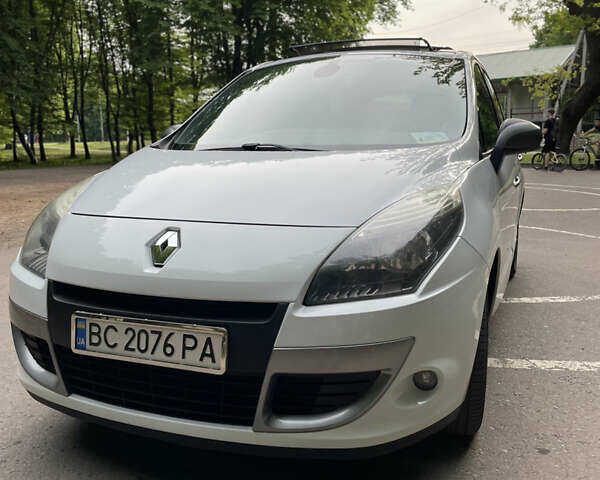 Білий Рено Megane Scenic, об'ємом двигуна 1.6 л та пробігом 281 тис. км за 8000 $, фото 1 на Automoto.ua