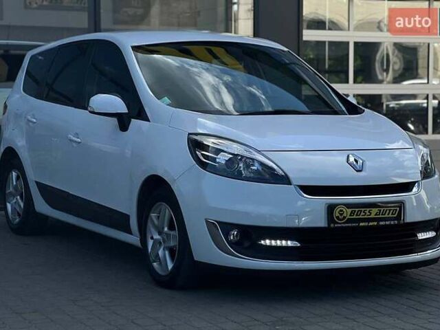 Белый Рено Megane Scenic, объемом двигателя 1.5 л и пробегом 200 тыс. км за 8990 $, фото 1 на Automoto.ua