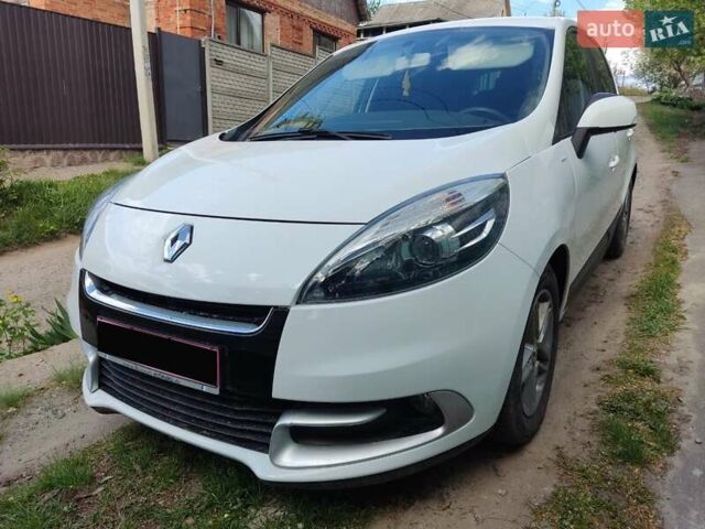 Черный Рено Megane Scenic, объемом двигателя 1.6 л и пробегом 209 тыс. км за 8800 $, фото 1 на Automoto.ua