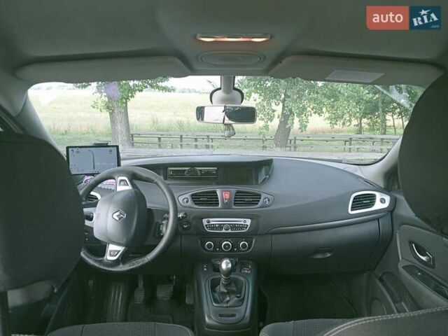 Коричневый Рено Megane Scenic, объемом двигателя 1.46 л и пробегом 280 тыс. км за 8400 $, фото 1 на Automoto.ua