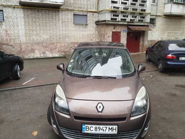 Коричневый Рено Megane Scenic, объемом двигателя 1.9 л и пробегом 349 тыс. км за 6000 $, фото 1 на Automoto.ua