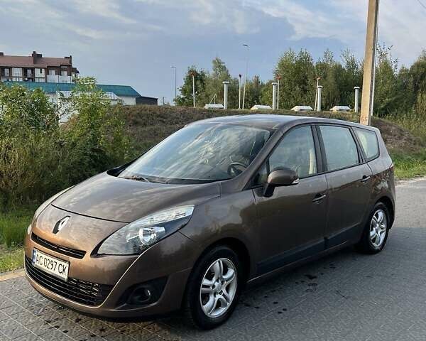 Коричневый Рено Megane Scenic, объемом двигателя 1.9 л и пробегом 290 тыс. км за 6500 $, фото 1 на Automoto.ua