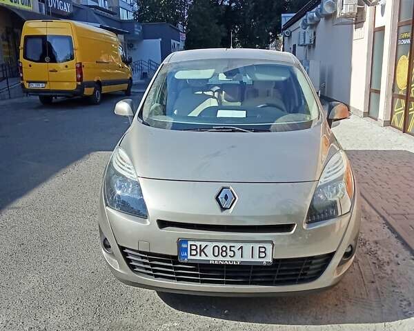 Рено Megane Scenic, объемом двигателя 1.5 л и пробегом 189 тыс. км за 6900 $, фото 1 на Automoto.ua
