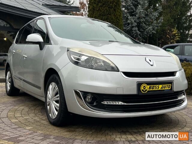 Серый Рено Megane Scenic, объемом двигателя 1.5 л и пробегом 250 тыс. км за 7900 $, фото 1 на Automoto.ua