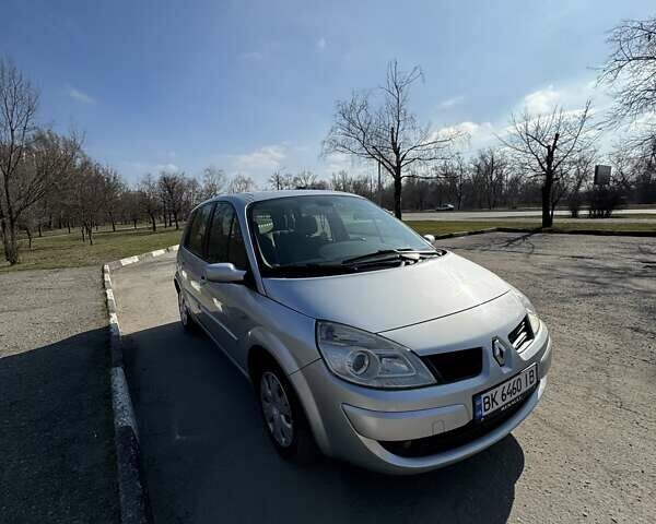 Серый Рено Megane Scenic, объемом двигателя 1.5 л и пробегом 236 тыс. км за 5400 $, фото 1 на Automoto.ua