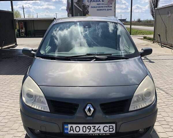 Серый Рено Megane Scenic, объемом двигателя 1.87 л и пробегом 445 тыс. км за 5200 $, фото 1 на Automoto.ua