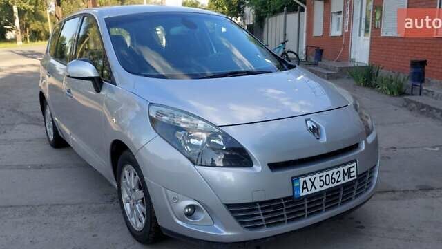 Серый Рено Megane Scenic, объемом двигателя 1.5 л и пробегом 247 тыс. км за 6850 $, фото 1 на Automoto.ua