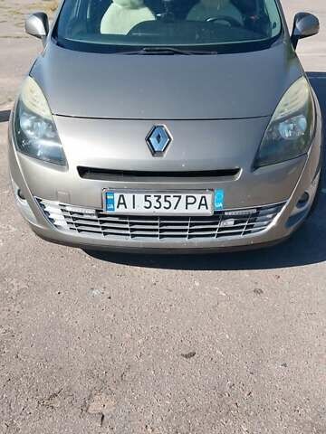 Серый Рено Megane Scenic, объемом двигателя 1.5 л и пробегом 300 тыс. км за 7300 $, фото 1 на Automoto.ua