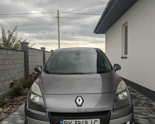 Сірий Рено Megane Scenic, об'ємом двигуна 1.5 л та пробігом 212 тис. км за 6250 $, фото 1 на Automoto.ua