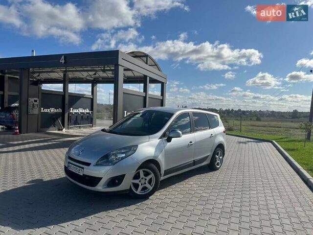 Серый Рено Megane Scenic, объемом двигателя 1.5 л и пробегом 195 тыс. км за 5999 $, фото 1 на Automoto.ua