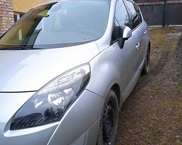 Серый Рено Megane Scenic, объемом двигателя 1.6 л и пробегом 180 тыс. км за 8900 $, фото 1 на Automoto.ua