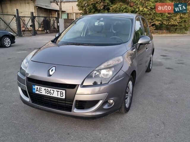 Серый Рено Megane Scenic, объемом двигателя 1.5 л и пробегом 296 тыс. км за 6500 $, фото 1 на Automoto.ua