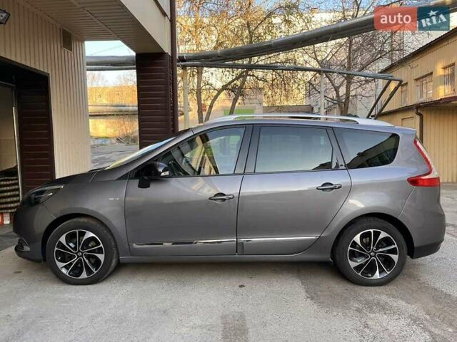 Серый Рено Megane Scenic, объемом двигателя 1.5 л и пробегом 186 тыс. км за 11600 $, фото 1 на Automoto.ua