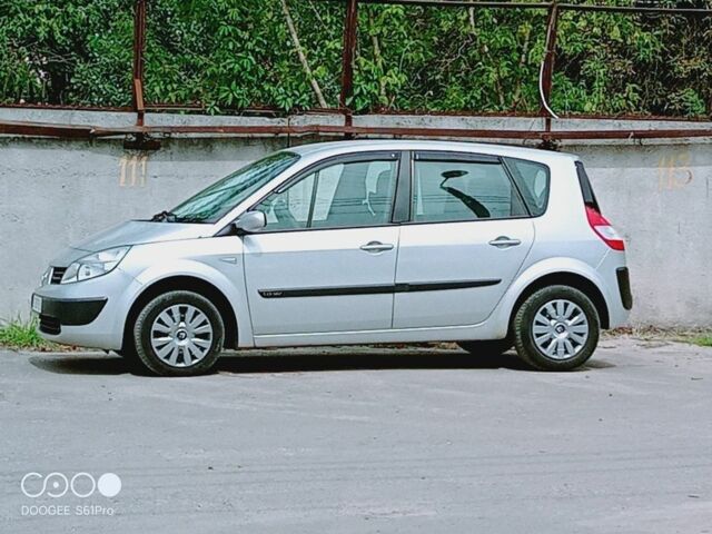 Серый Рено Megane Scenic, объемом двигателя 1.6 л и пробегом 210 тыс. км за 2999 $, фото 1 на Automoto.ua