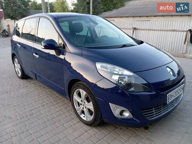 Синий Рено Megane Scenic, объемом двигателя 2 л и пробегом 295 тыс. км за 7699 $, фото 1 на Automoto.ua