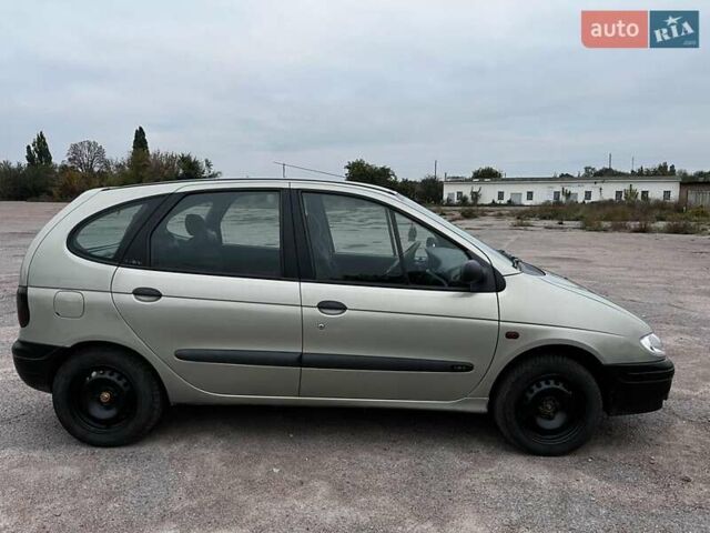 Зеленый Рено Megane Scenic, объемом двигателя 1.4 л и пробегом 250 тыс. км за 3450 $, фото 1 на Automoto.ua