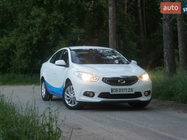 Белый Рено Samsung SM3, объемом двигателя 0 л и пробегом 216 тыс. км за 6500 $, фото 1 на Automoto.ua
