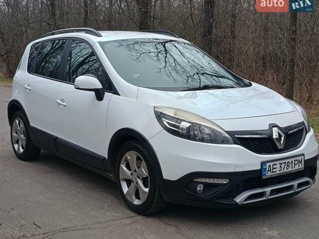 Белый Рено Scenic XMOD, объемом двигателя 1.5 л и пробегом 227 тыс. км за 8900 $, фото 1 на Automoto.ua