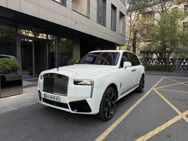 Белый Ролс Ройс Cullinan, объемом двигателя 6.7 л и пробегом 85 тыс. км за 341172 $, фото 1 на Automoto.ua
