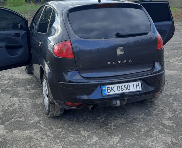 Чорний Сеат Altea, об'ємом двигуна 1.6 л та пробігом 246 тис. км за 4500 $, фото 1 на Automoto.ua