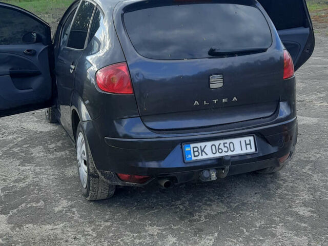 Чорний Сеат Altea, об'ємом двигуна 1.6 л та пробігом 246 тис. км за 4500 $, фото 1 на Automoto.ua