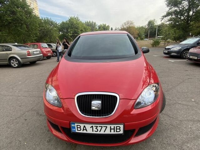 Червоний Сеат Altea, об'ємом двигуна 1.6 л та пробігом 206 тис. км за 5897 $, фото 1 на Automoto.ua