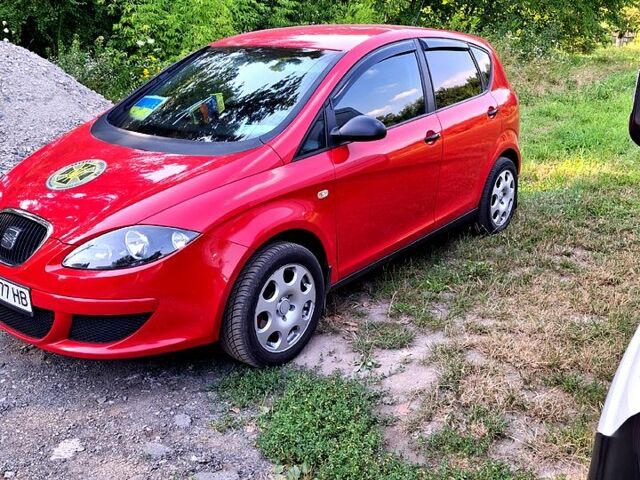 Червоний Сеат Altea, об'ємом двигуна 1.6 л та пробігом 221 тис. км за 5500 $, фото 1 на Automoto.ua