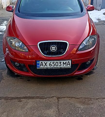 Красный Сеат Алтеа, объемом двигателя 1.6 л и пробегом 315 тыс. км за 6000 $, фото 1 на Automoto.ua