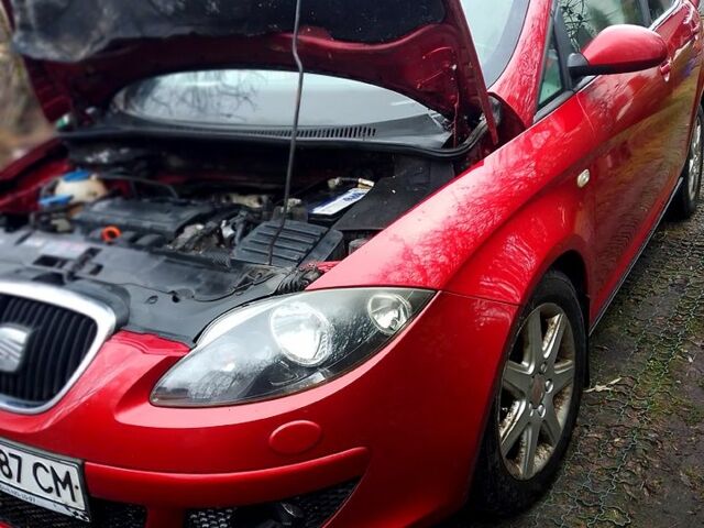 Червоний Сеат Altea, об'ємом двигуна 20 л та пробігом 200 тис. км за 6500 $, фото 1 на Automoto.ua