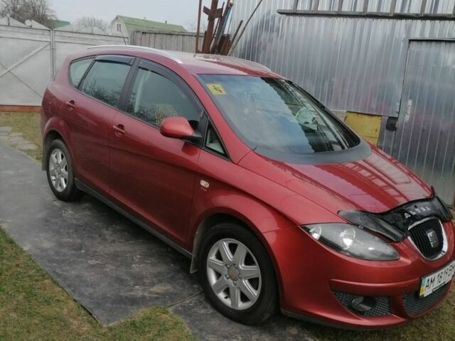 Червоний Сеат Altea, об'ємом двигуна 2 л та пробігом 191 тис. км за 9000 $, фото 1 на Automoto.ua