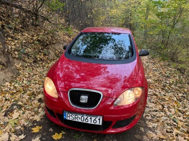 Красный Сеат Алтеа, объемом двигателя 1.9 л и пробегом 220 тыс. км за 2100 $, фото 1 на Automoto.ua