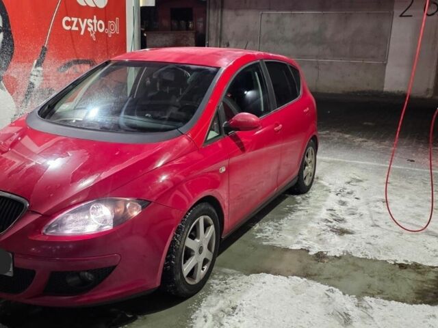 Красный Сеат Алтеа, объемом двигателя 2 л и пробегом 290 тыс. км за 2350 $, фото 1 на Automoto.ua